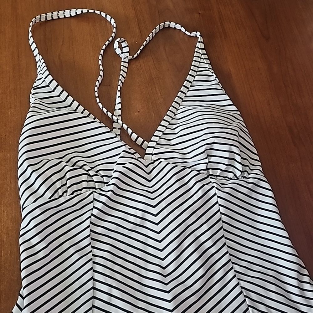 Cupshe stripped V neck one piece swimsuit size medium - Picture 4 of 6